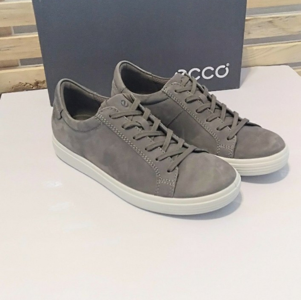 *SOLD* Women's Ecco Soft Classic Sneakers Size 38